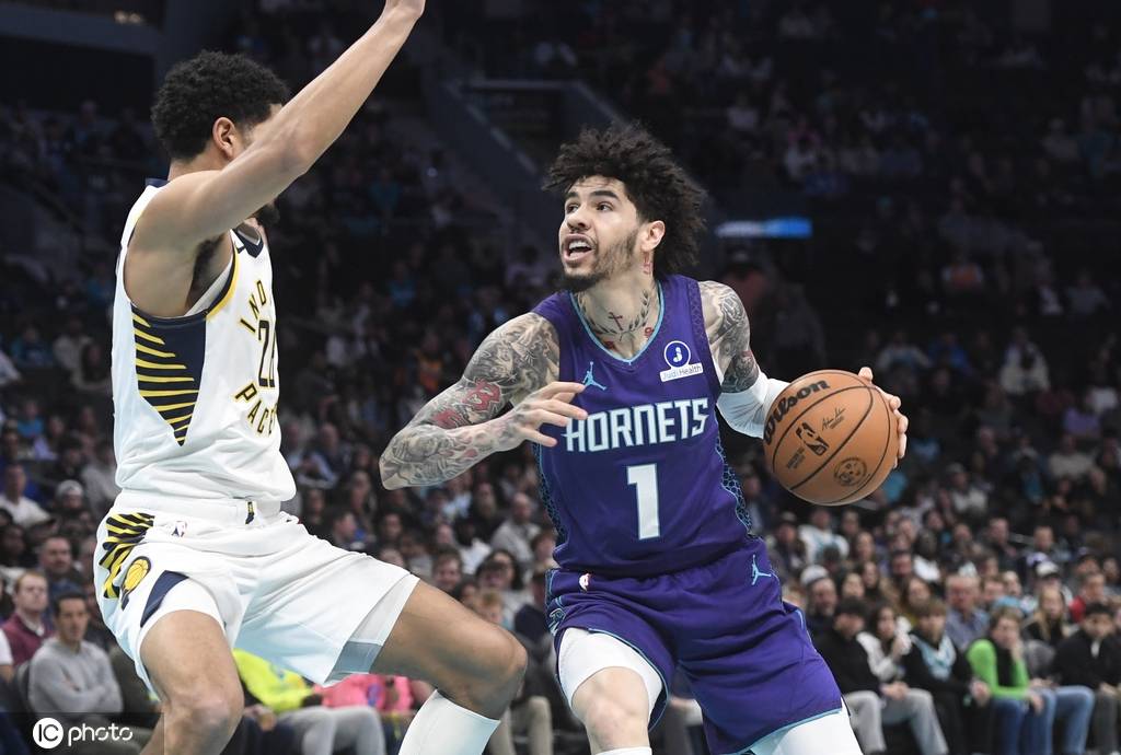 西亚卡姆30+14鲍尔空砍33分 步行者险胜黄蜂